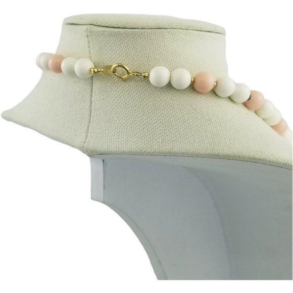 Vintage 1980s Japan Plastic Beaded Necklace Floral Lucite Pink Peach T16 - Picture 3 of 4